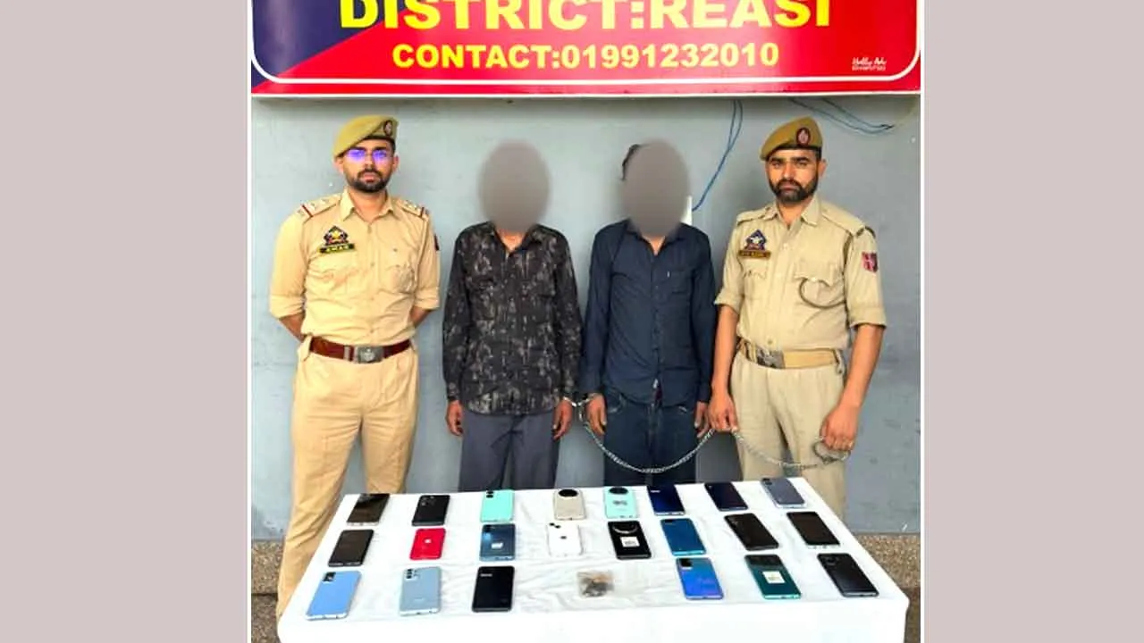 मोबाइल चोर गिरोह का भंडाफोड़, 22 फोन बरामद