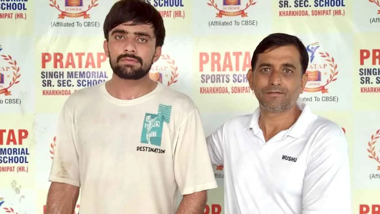जॉर्जिया में होने वाली अंतरराष्ट्रीय वुशु चैंपियनशिप के लिए प्रताप स्कूल का नितेश रवाना