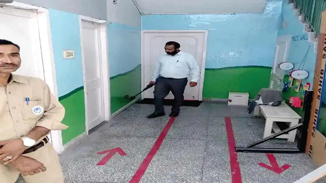Bomb Threat: मोहाली और लुधियाना के स्कूलों को मिली बम से उड़ाने की धमकी, स्कूलों को करवाया खाली