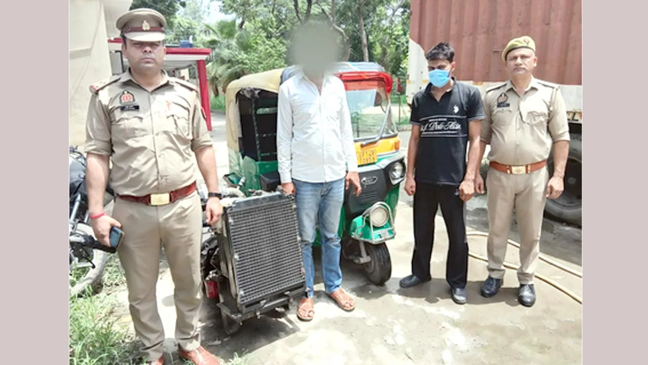 नोएडा में दो शातिर चोर गिरफ्तार, चोरी का जनरेटर बरामद