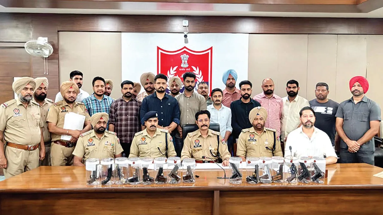 15 अवैध पिस्तौल के साथ अंतरराज्यीय हथियार तस्करी गिरोह के चार सदस्य गिरफ्तार