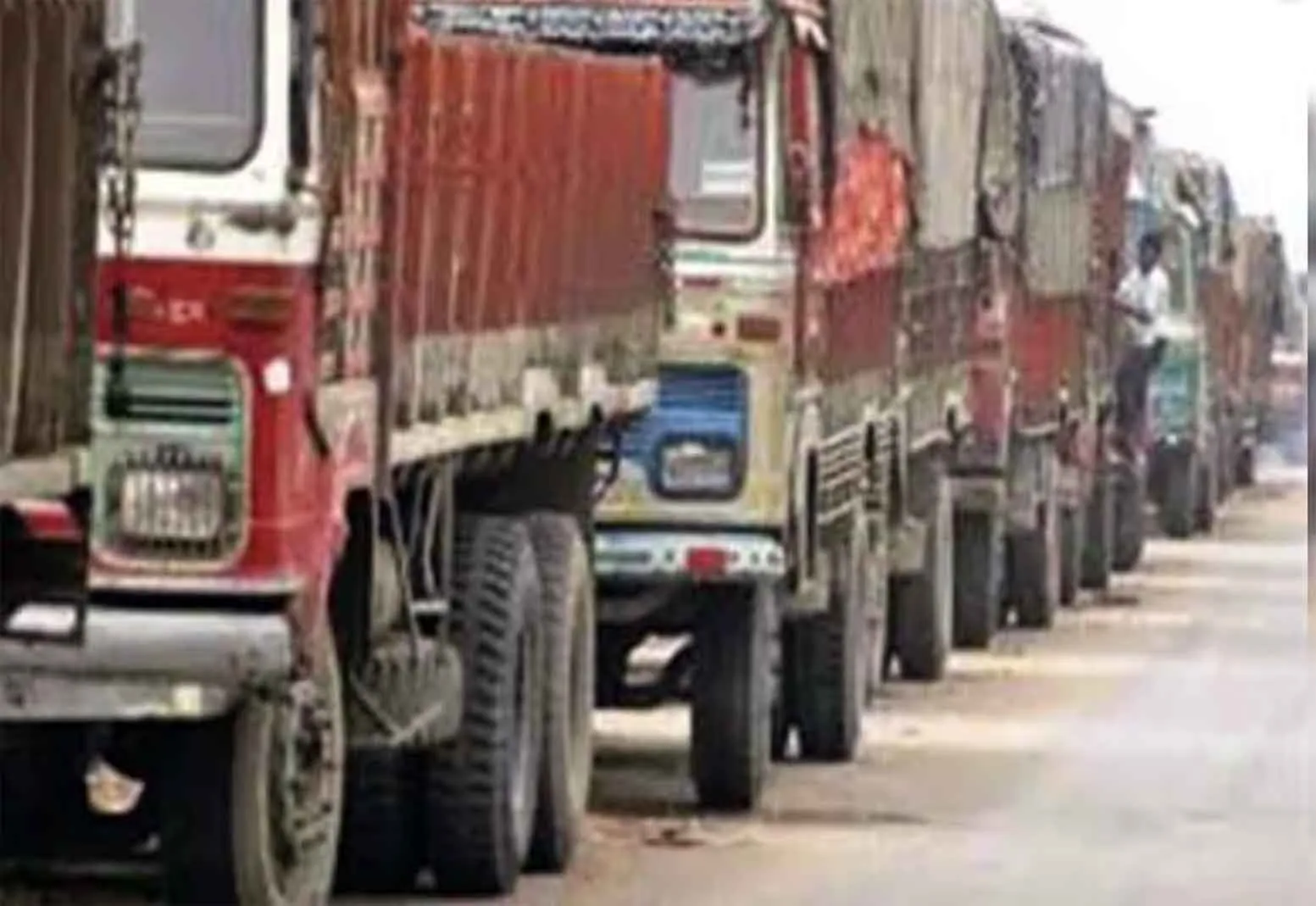 Rajasthan Transport Strike: ट्रांसपोर्टर कल से अनिश्चितकालीन हड़ताल पर, जयपुर में पड़ सकता है आपूर्ति पर असर