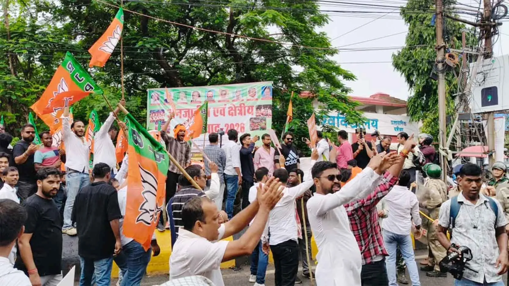 Ranchi BJP Protest: कांग्रेस कार्यालय घेरने पहुंचे भाजपा युवा मोर्चा का प्रदर्शन, पुलिस से झड़प