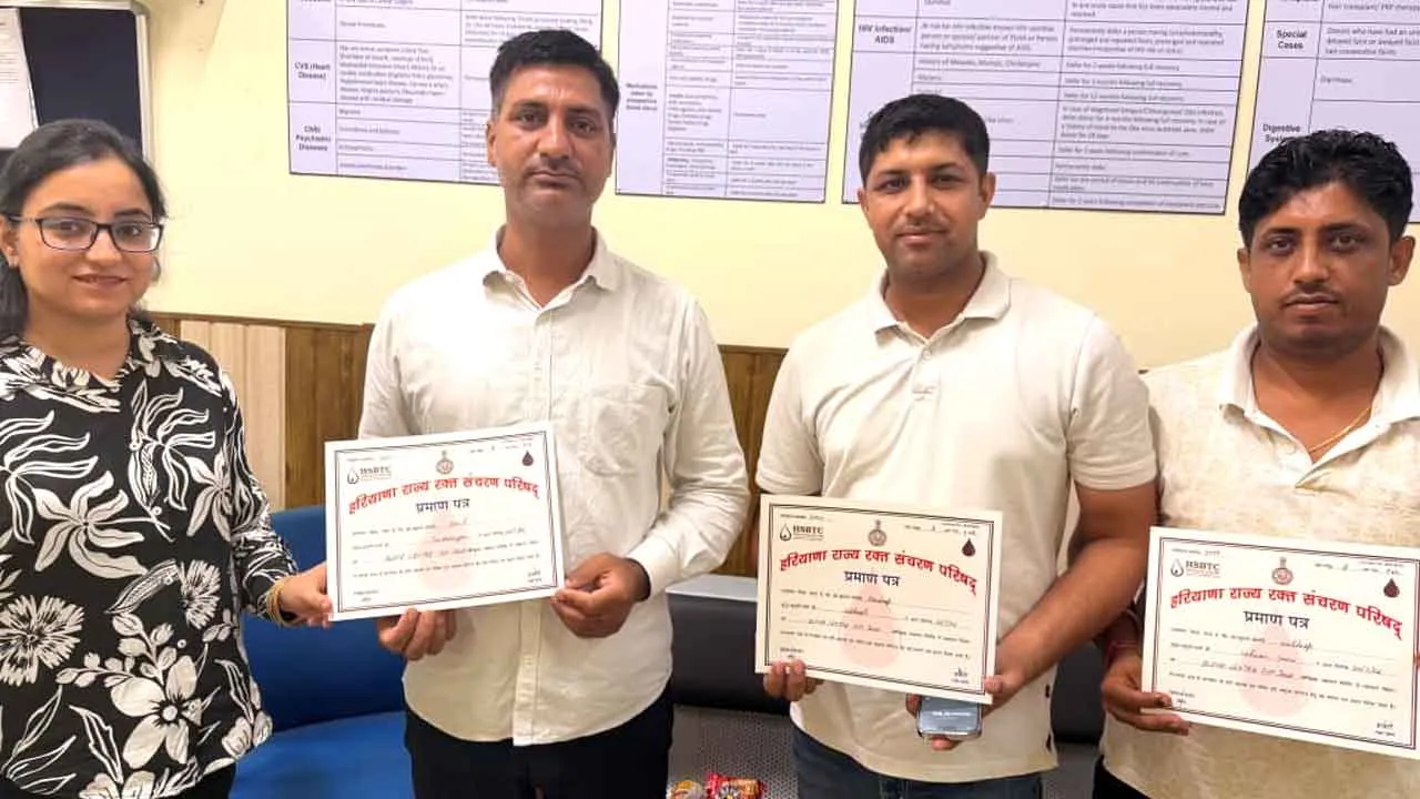 Blood Donation: बची रहे इंसानियत की डोर, सेवादारों ने किया रक्तदान