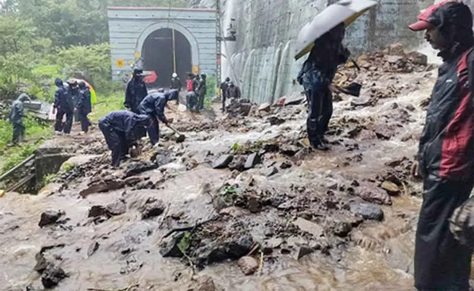 Sikkim Tunnel Accident: एक बार में ही चार घरों की छिनी खुशियां, गांवों में पसरा मातम