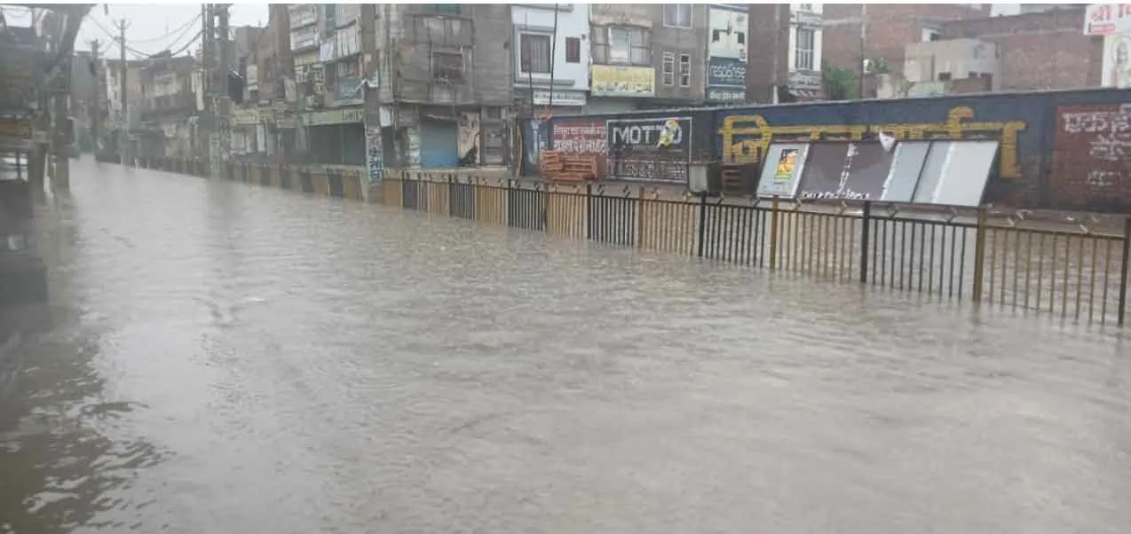 Sirsa: जनता भवन रोड और बेगू रोड पर बारिश के बाद जलभराव, करोड़ों की ड्रेनेज परियोजना पर उठे सवाल