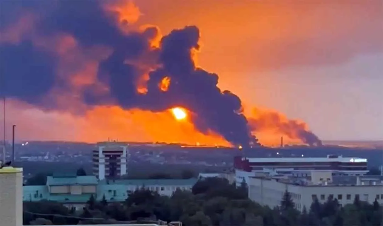 Russia Ukraine War: यूक्रेन ने रूस के तेल ठिकानों व 'शैडो फ्लीट' पर किया हमला 