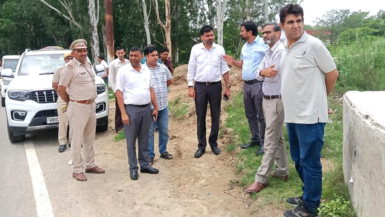 एसडीएम ने बाढ़ सुरक्षा इंतजामों का लिया जायजा