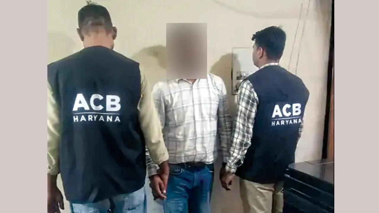 Bribe: जेई और बेलदार 45 हजार रुपये की रिश्वत लेते गिरफ्तार