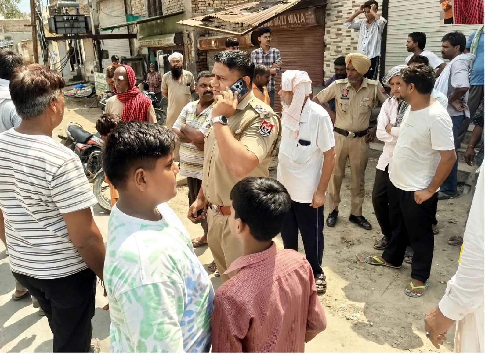 ट्रक ड्राइवर को पीटकर किया घायल, ट्रक से नकदी चोरी करके ले गए लुटेरे 