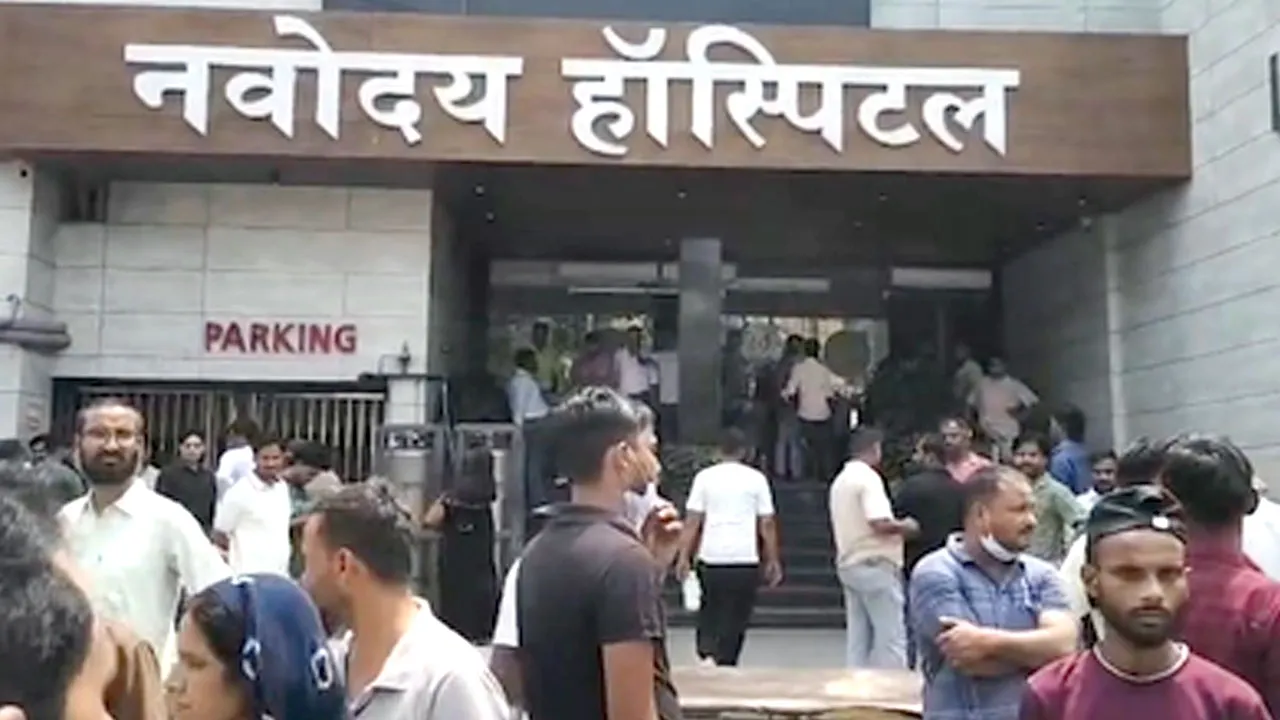 बरेली के 5 मंजिला नवोदय अस्पताल में लगी भीषण आग