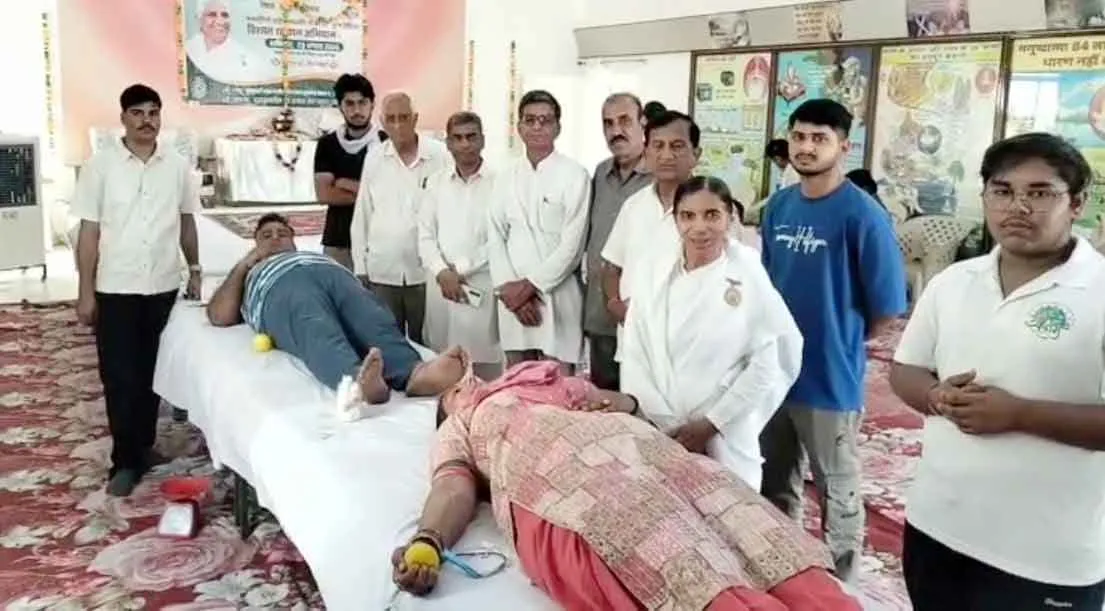 Blood Donation Camp: विश्व बंधुत्व दिवस पर रक्तदान की होड़, महिलाओं ने भी बढ़-चढ़कर लिया हिस्सा