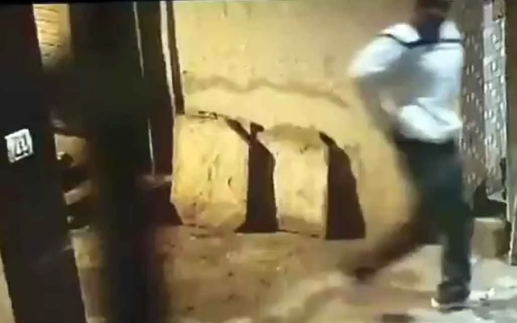 Delhi Murder Case: 21 वर्षीय छात्रा व मॉडल की हत्या  के आरोपी जिम ट्रेनर का भागते हुए का CCTV फुटेज वायरल