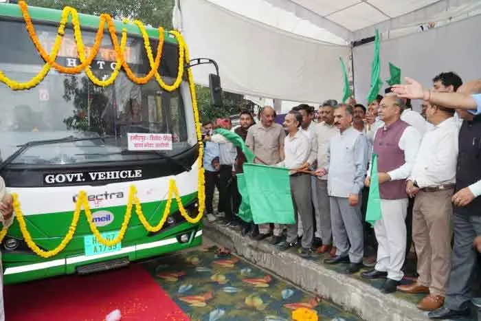 हिमाचल सरकार का पर्यावरण संरक्षण की दिशा में महत्वपूर्ण कदम! सीएम ने 35 इलेक्ट्रिक बसों को दिखाई हरी झंडी