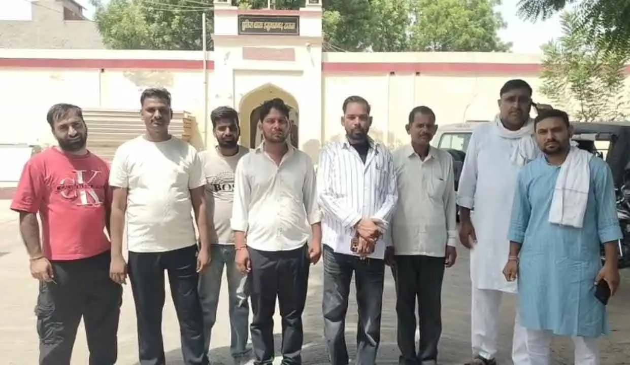 Electric Shock: झूलती खुली विद्युत तारों से बालक को लगा करंट, टला बड़ा हादसा 