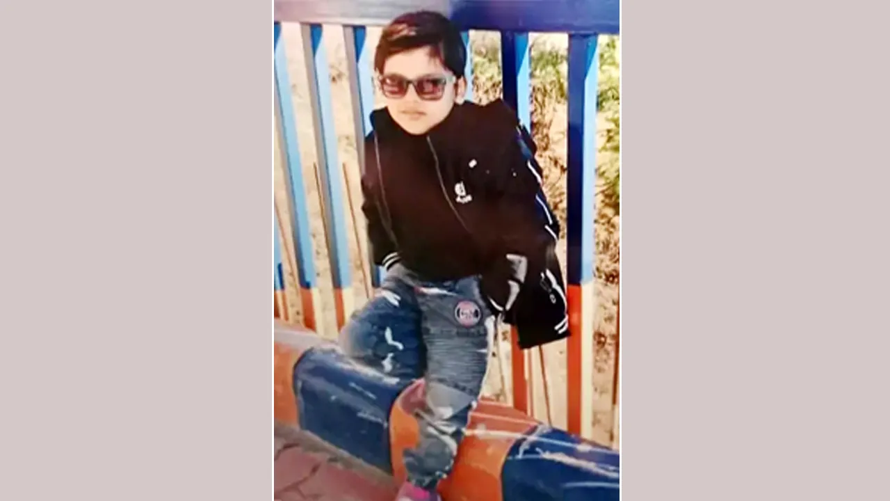 ई-रिक्शा के नीचे दबकर 7 साल के बच्चे की मौत