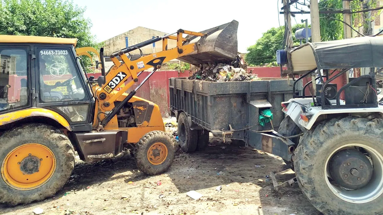 Sanitation Workers' Strike: फतेहाबाद में कूड़ा उठाने का विरोध, 40 सफाई कर्मचारी हिरासत में