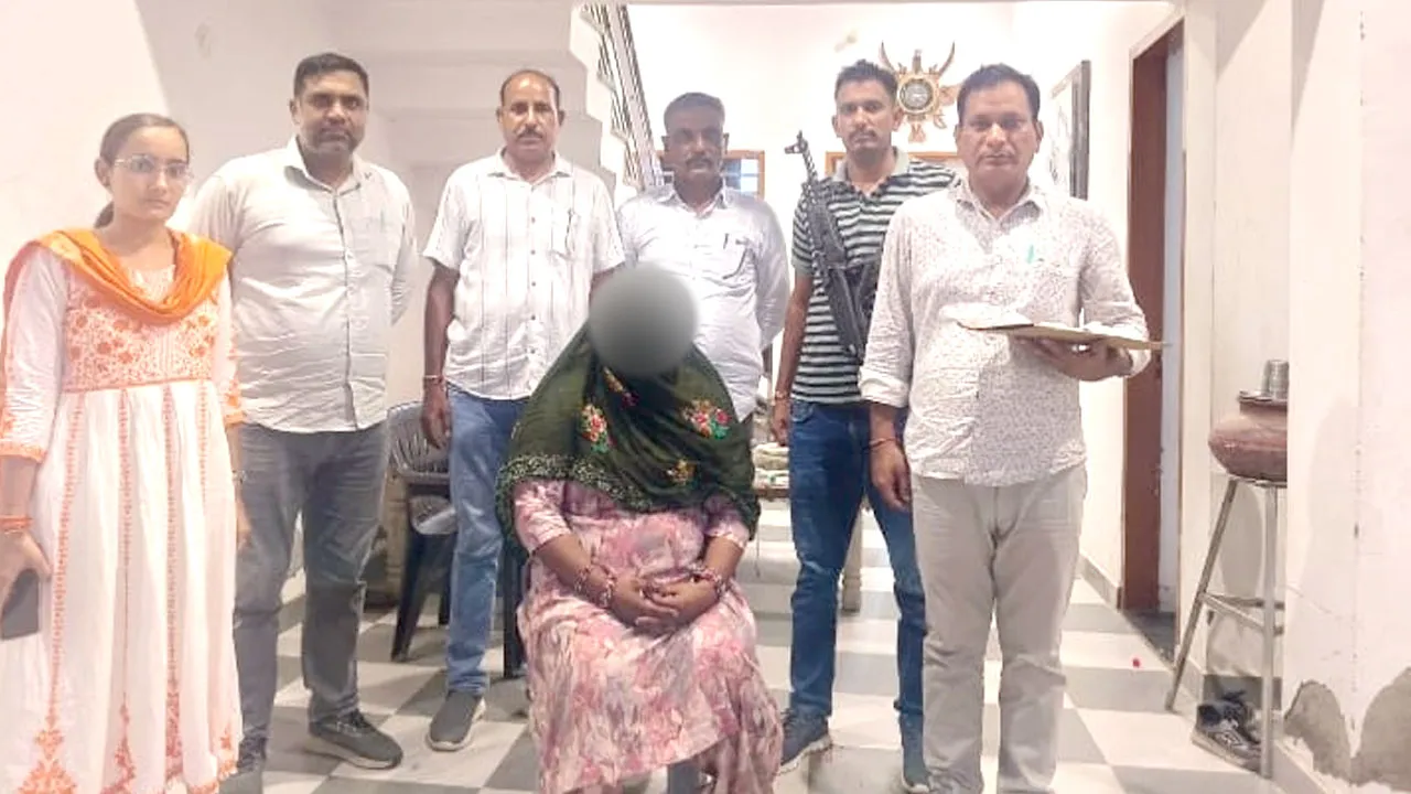 चुनरी में छिपाकर रखी थी हेरोइन, नाढोड़ी से हेरोइन के साथ महिला गिरफ्तार