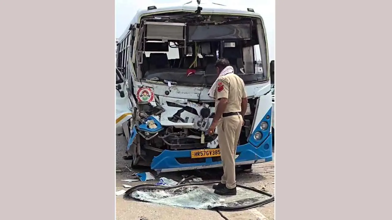 Haryana Roadways Accident: बसताड़ा टोल के पास रोडवेज बसों की टक्कर, 7 घायल