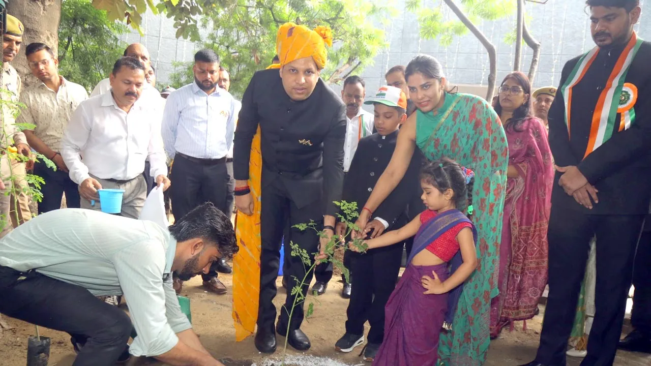राष्ट्रीय पर्व  देश के प्रति अपने कर्तव्यों और नैतिक जिम्मेदारियों का अवसर: रविंद्र मांदड़ 