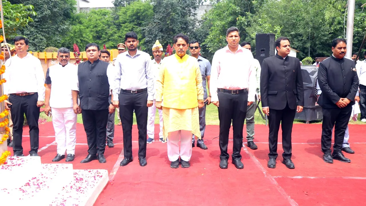 शहीदों को नमन, परिजनों का सम्मान; मंत्री बोले- राष्ट्र निर्माण में युवाओं की भूमिका अहम
