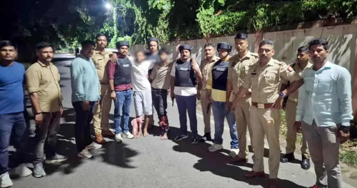 Gorakhpur Encounter: पुलिस और चेन स्नेचरों के बीच मुठभेड़, पैर में गोली लगने से दो चेन स्नेचर गिरफ्तार