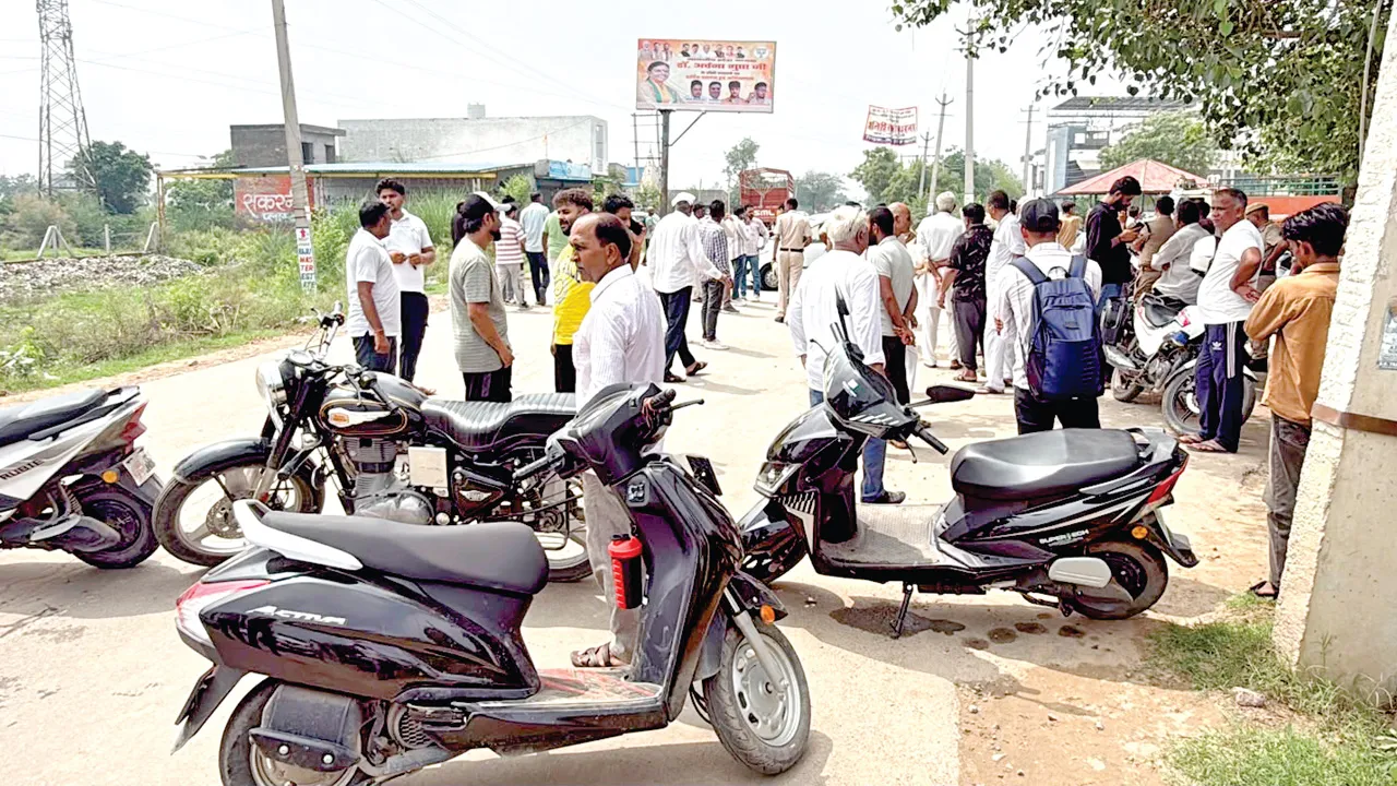 हुडा सेक्टर-6 में जलभराव से फूटा गुस्सा, हांसी-जींद रोड पर लगाया जाम