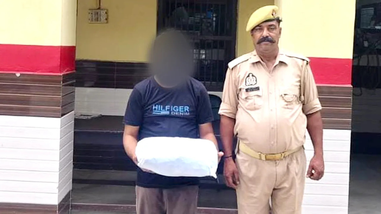 दुकान से रेडीमेड कपड़े चोरी कर रहे युवक को रंगेहाथ दबोचा, जेल रवाना