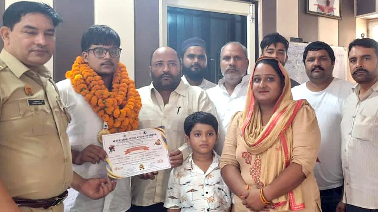 इस्सापुर खुरगान के अब्दुल समद ने रेसिंग चैंपियनशिप में जीता स्वर्ण, हर्ष