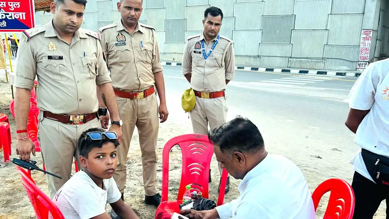 तीतरवाड़ा चौकी प्रभारी ने चोटिल कांवड़ियों का अविलंब कराया उपचार