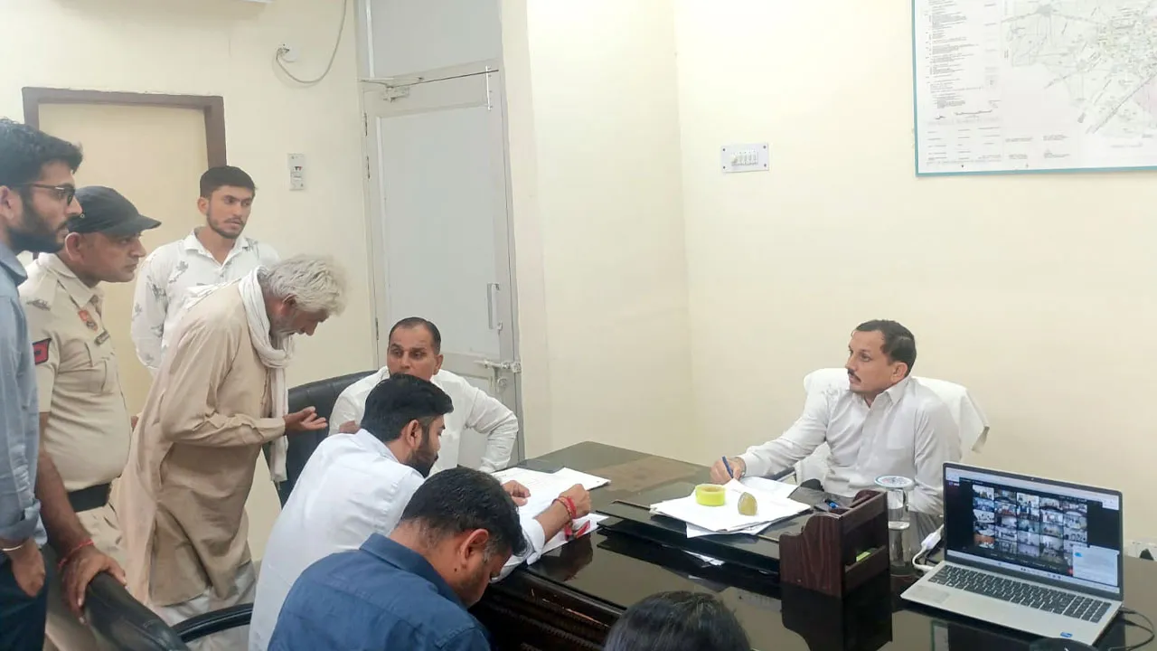 शिकायतों की नियमित निगरानी और समय पर ऑनलाइन अपडेट करने के निर्देश