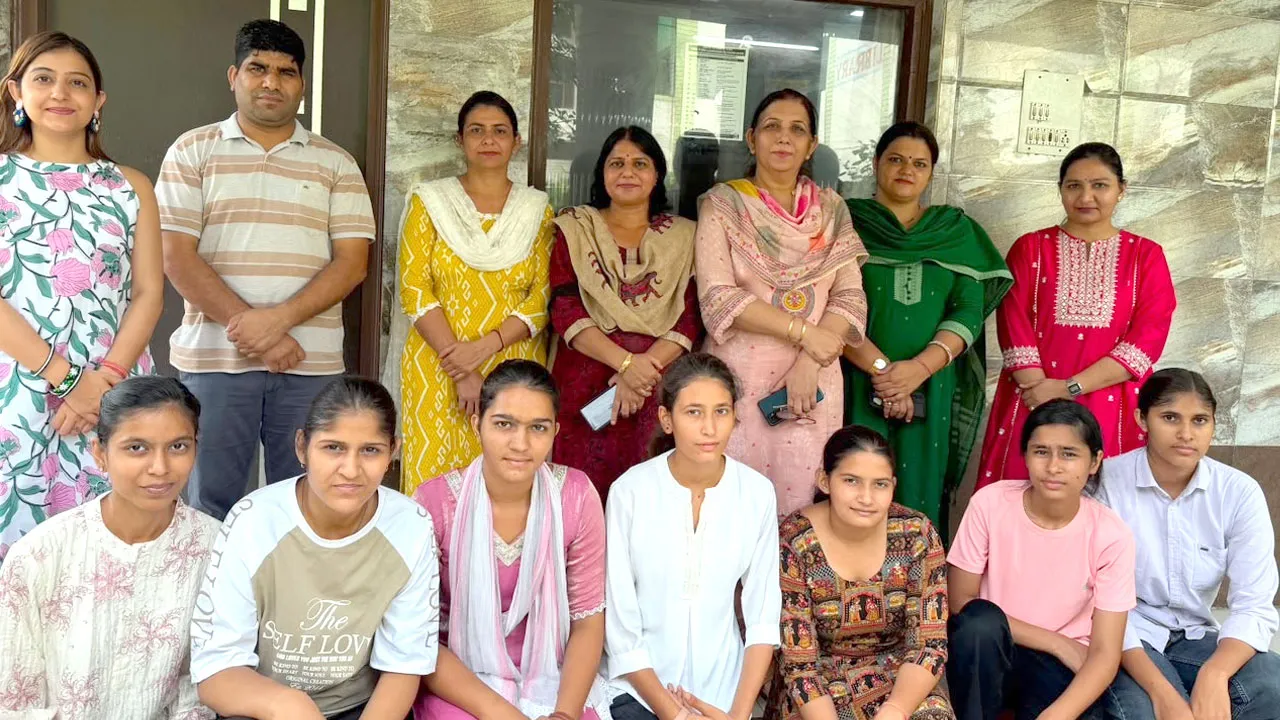 स्टार्टअप सक्सेस स्टोरी वाचन प्रतियोगिता मे अनु रही प्रथम 
