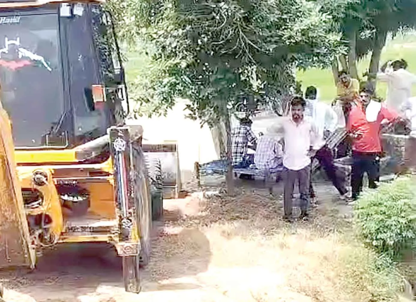 Sirsa News: कुताना माइनर समेत तीन नहरों पर चला पीला पंजा, कार्रवाई जारी