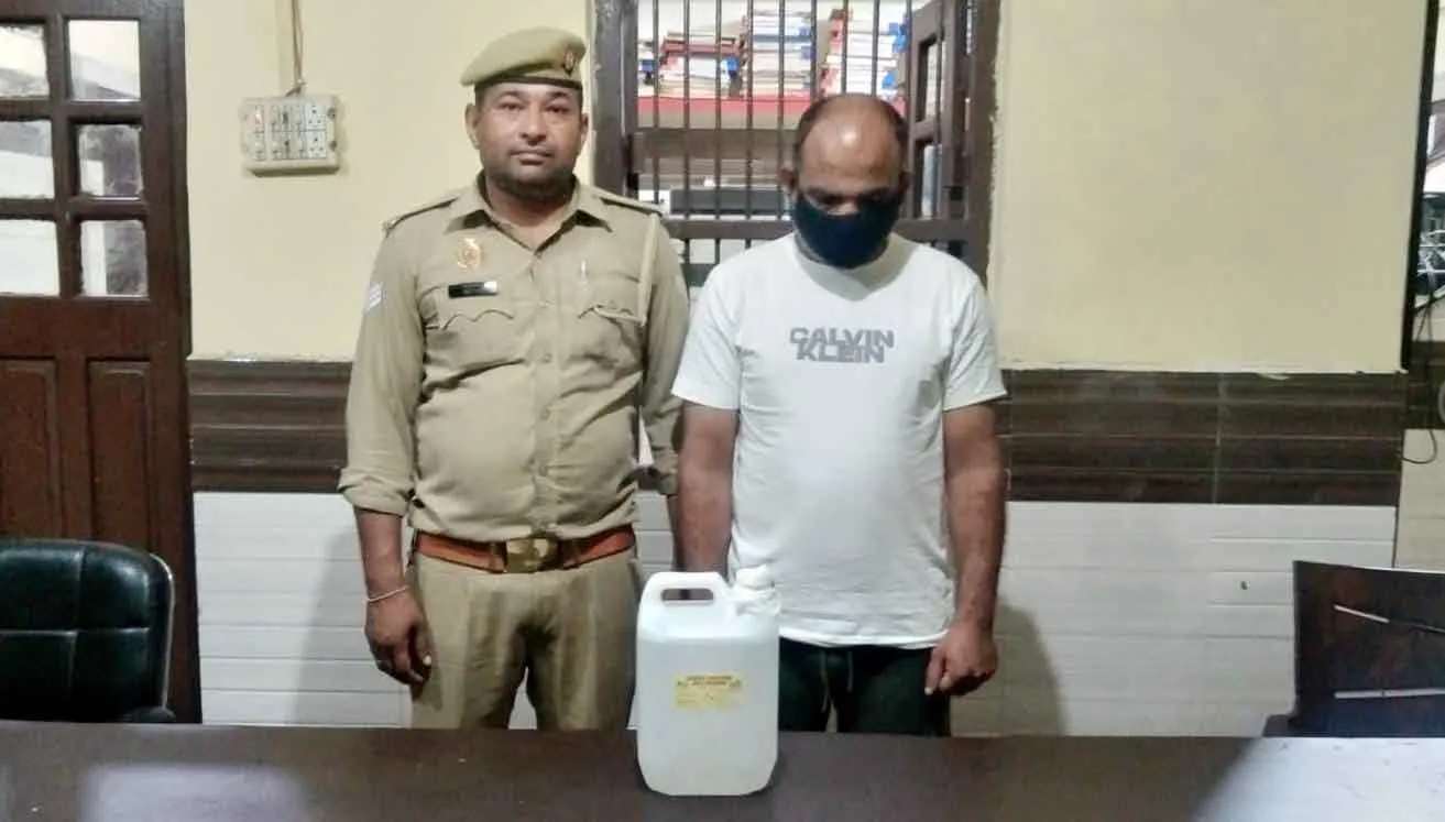 कैराना कोतवाली पुलिस ने गश्त के दौरान  किया तस्कर गिरफ्तार
