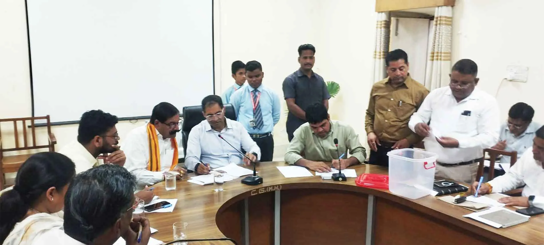 नगरीय निकायों के पदों के आरक्षण हेतु लॉटरी प्रक्रिया पूरी