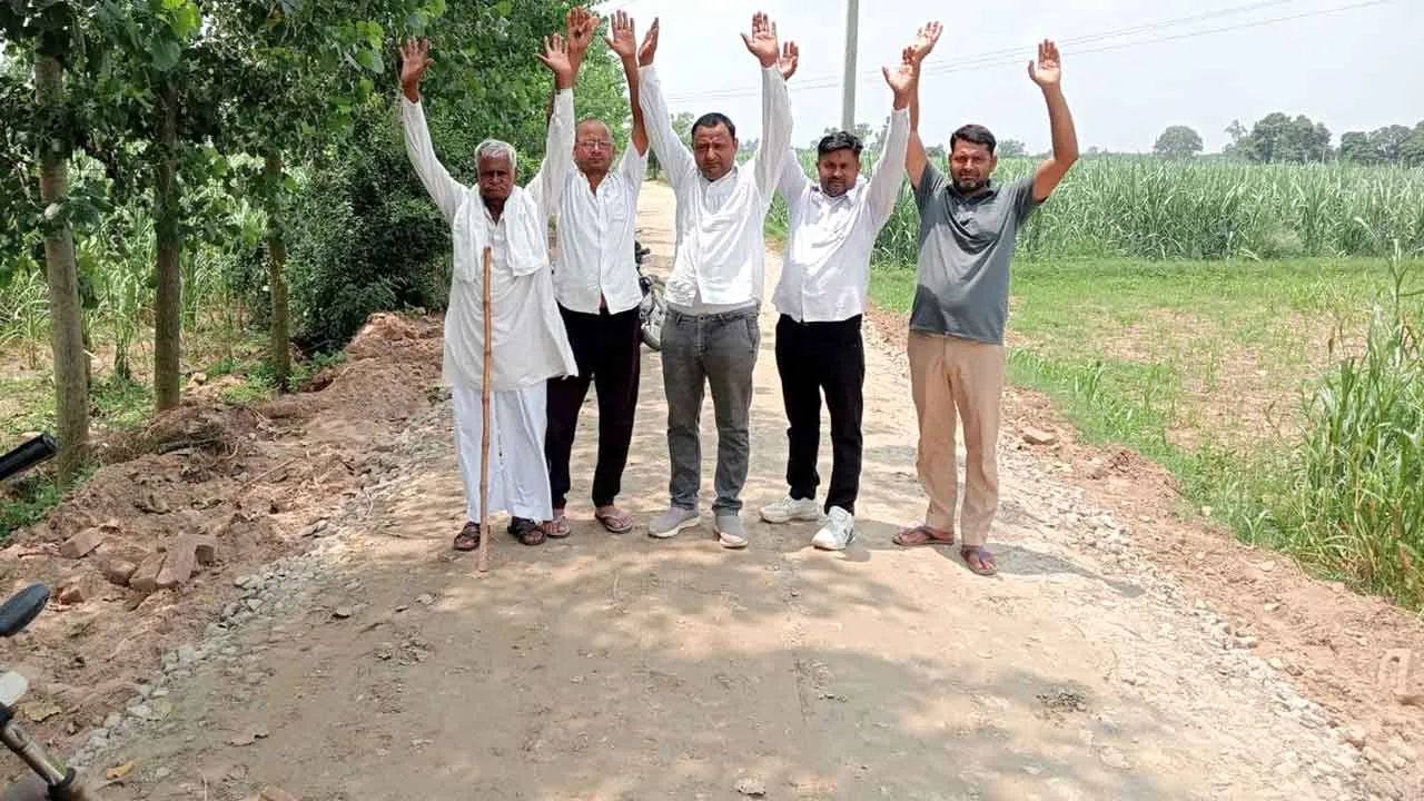 लोकार्पण के चार माह बाद भी अधूरी सड़क! कासमपुर खोला लिंक मार्ग में अनियमितताओं का आरोप, ग्रामीणों ने मुख्यमंत्री पोर्टल पर की शिकायत