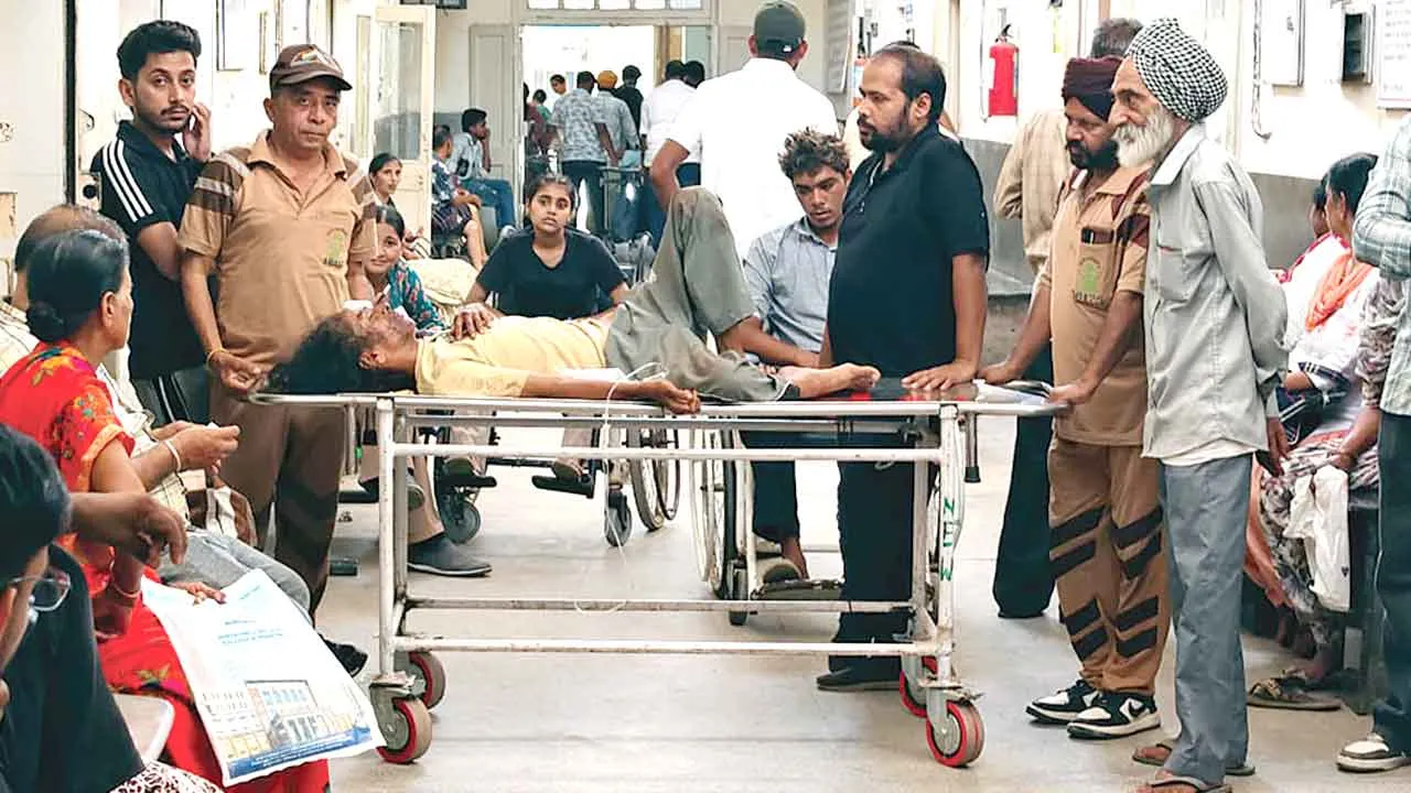 राड़ा साहिब जा रही पिकअप पलटी, डेरा सच्चा सौदा के सेवादारों ने घायलों को पहुँचाया अस्पताल