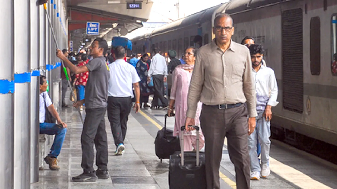 Railway Station Drinking Water: भारतीय रेलवे का विशेष सफाई अभियान, स्टेशनों पर साफ और सुरक्षित पेयजल सुनिश्चित करने पर जोर