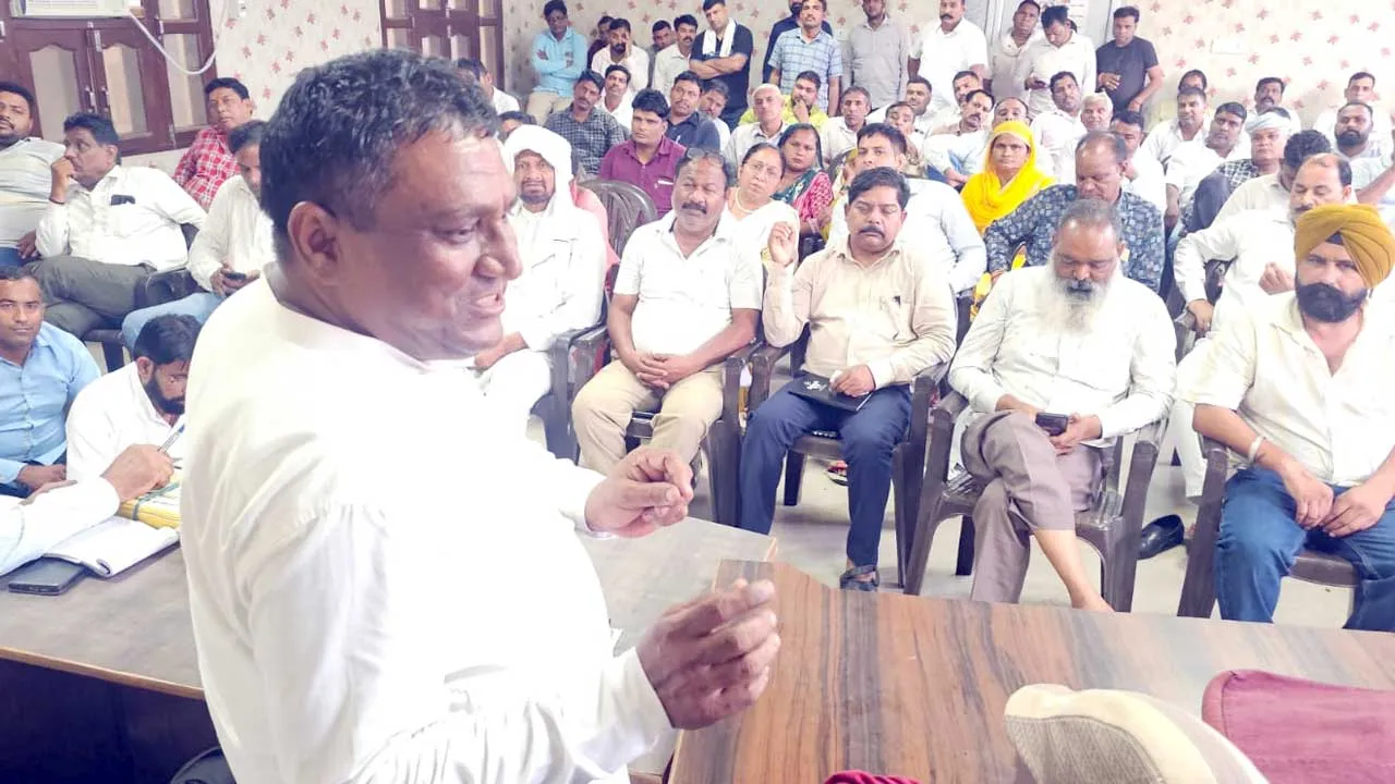 नगर पालिका व फायर कर्मचारियों ने चार दिन बढ़ाई हड़ताल 