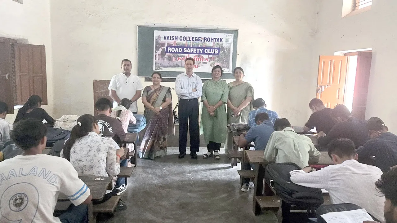 Road Safety: सड़क सुरक्षा को लेकर प्रश्रोतरी प्रतियोगिता आयोजित, रोहन में मारी बाजी 