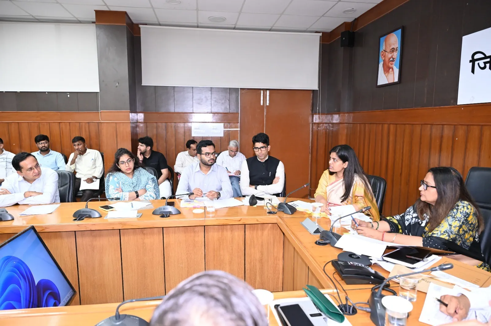 Sonipat News: लंबित मामलों के निपटारे में तेजी लाएं अधिकारी, लोगों को समय पर मिले न्याय-मंडलायुक्त मोनिका मलिक