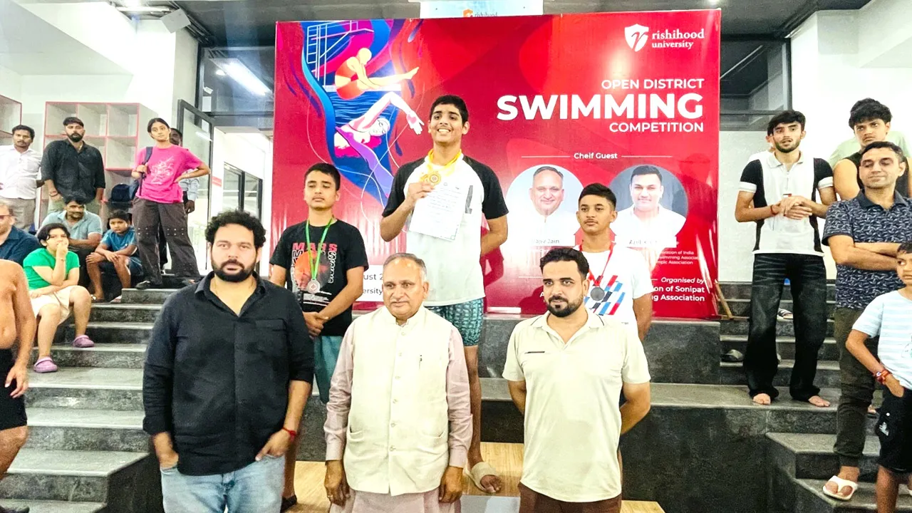 80 खिलाड़ियों ने लिया तैराकी प्रतियोगिता में हिस्सा, विजेताओं को मेयर राजीव जैन ने किया सम्मानित