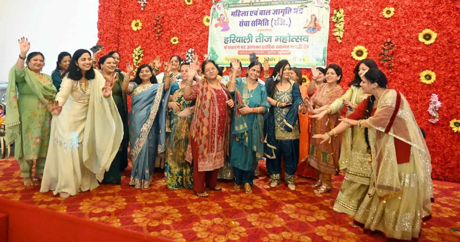 Teej festival 2026: तीज महोत्सव में महिलाओं ने बिखेरी संस्कृति की रंगीन छटा 