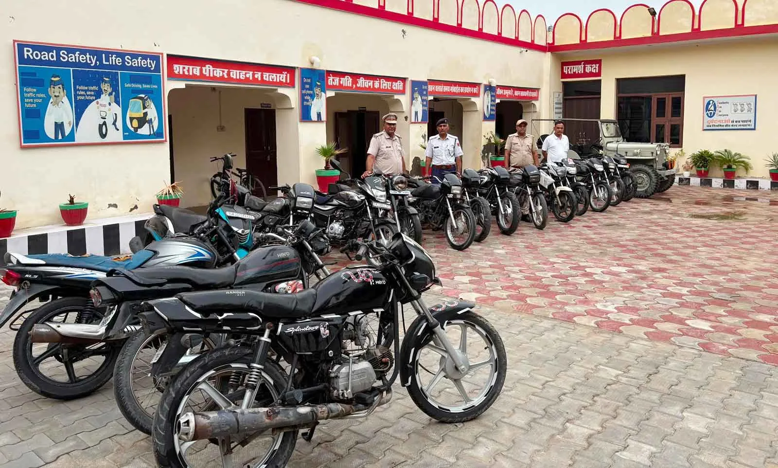 Vehicles Seized: मॉडिफाइड वाहनों पर एक्शन, 65 वाहन सीज 