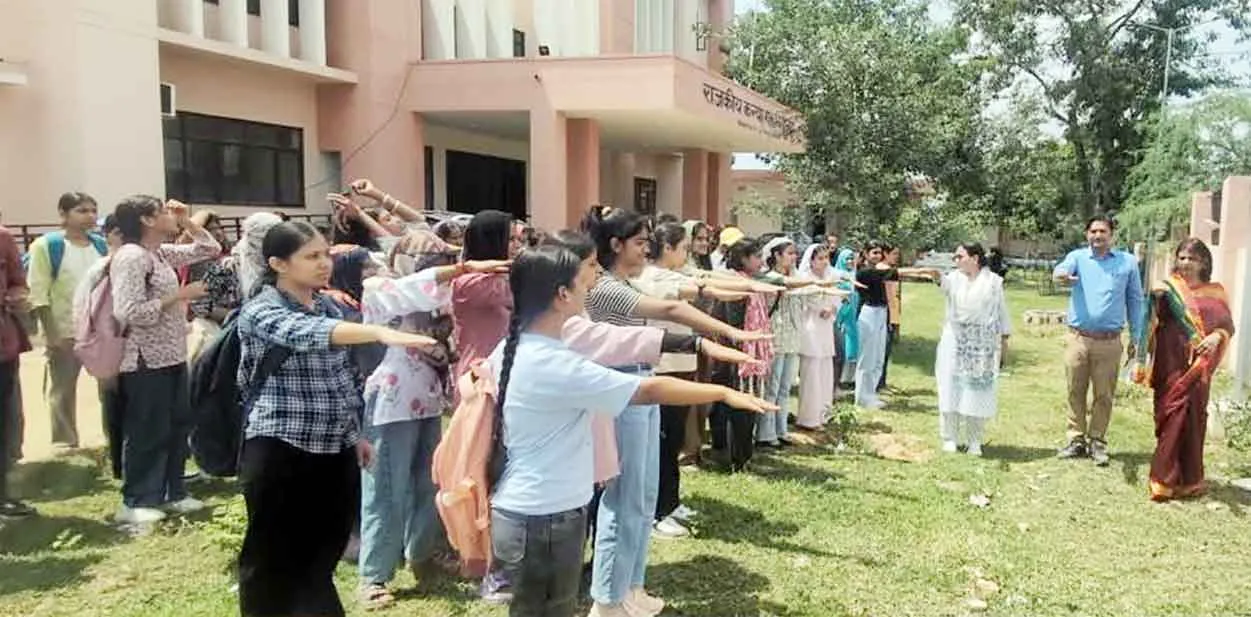 ईएलसी क्लब के तत्वावधान में छात्राओं को निष्पक्ष एवं जागरूक मतदान के लिए किया प्रेरित