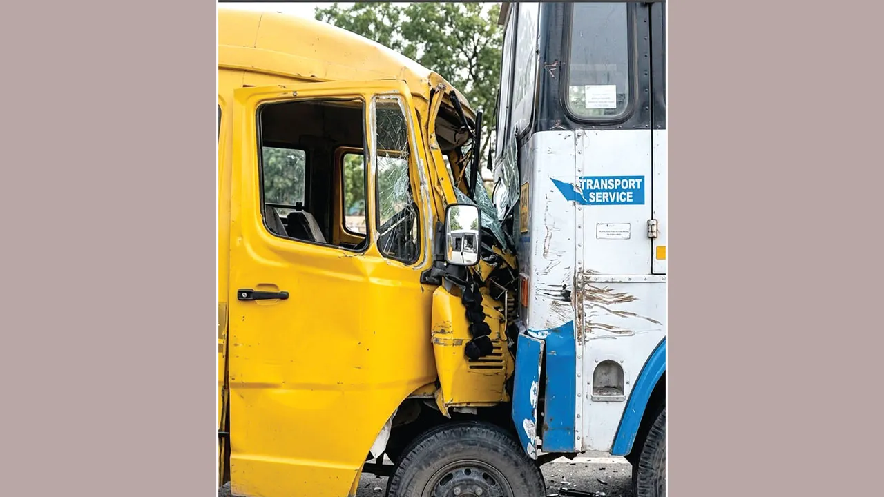 PRTC Bus Accident: पीआरटीसी बस से भिड़ी स्कूल वैन, चालक सहित कई बच्चे घायल