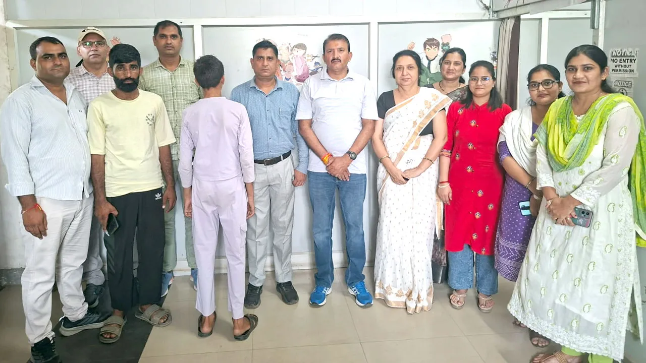 जम्मू-कश्मीर से लापता बच्चा भिवानी में मिला, सीडब्ल्यूसी व क्राइम ब्रांच के प्रयासों से परिजनों को सौंपा