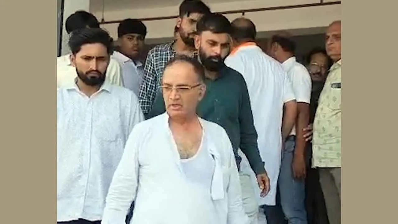 बीकानेर कांग्रेस में घमासान! जिला अध्यक्ष पर हमले के बाद पिता-पुत्र छह साल के लिए पार्टी से निलंबित