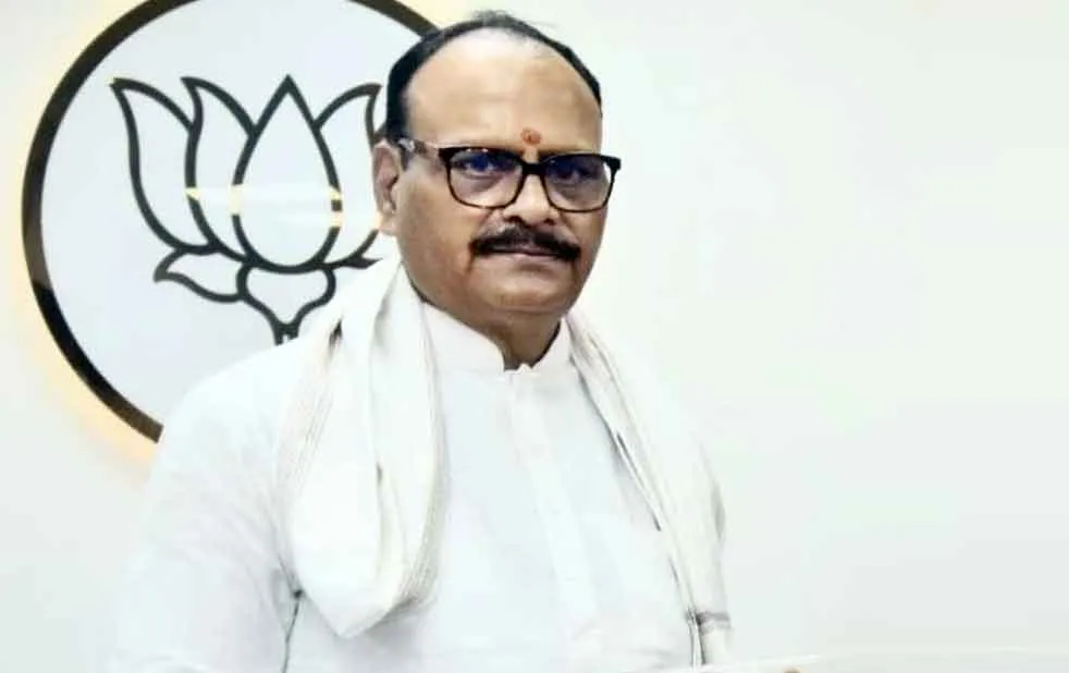 Doctors Retirement News: यूपी की योगी सरकार ने सरकारी डॉक्टरों की सेवाएँ बढ़ाई, रिटायरमेंट उम्र बढ़ी