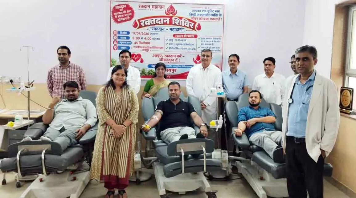 Blood Donation Camp inspected: मिशन निदेशक ने किशनपोल चिकित्सालय में रक्तदान शिविर एवं मदर लैब का किया निरीक्षण